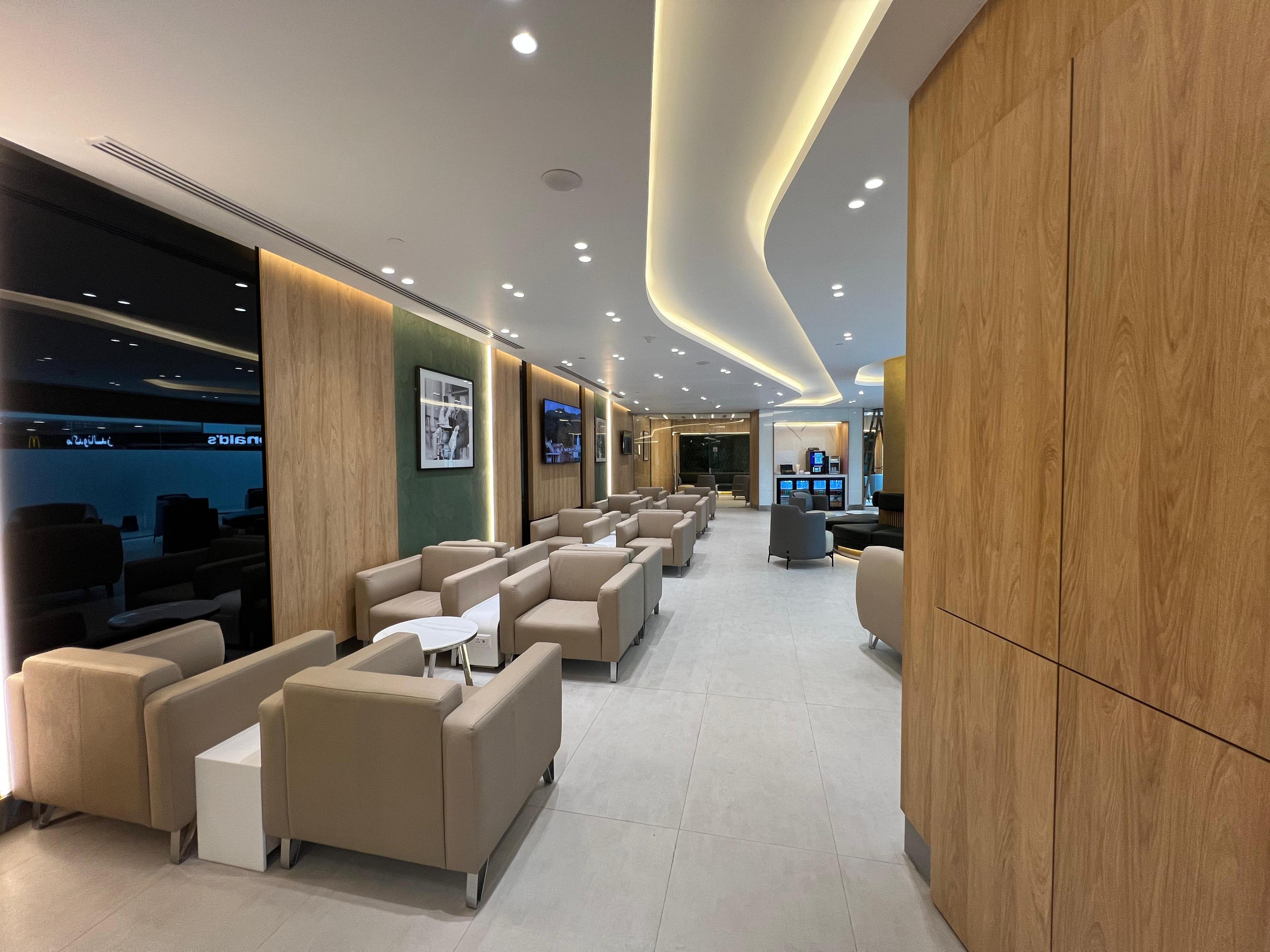 Ahlein Emerald Lounge, Cairo International, Egypt Ahlein Emerald Lounge, Cairo International, Egypt