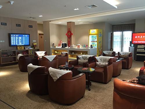 First Class Lounge (No.18)